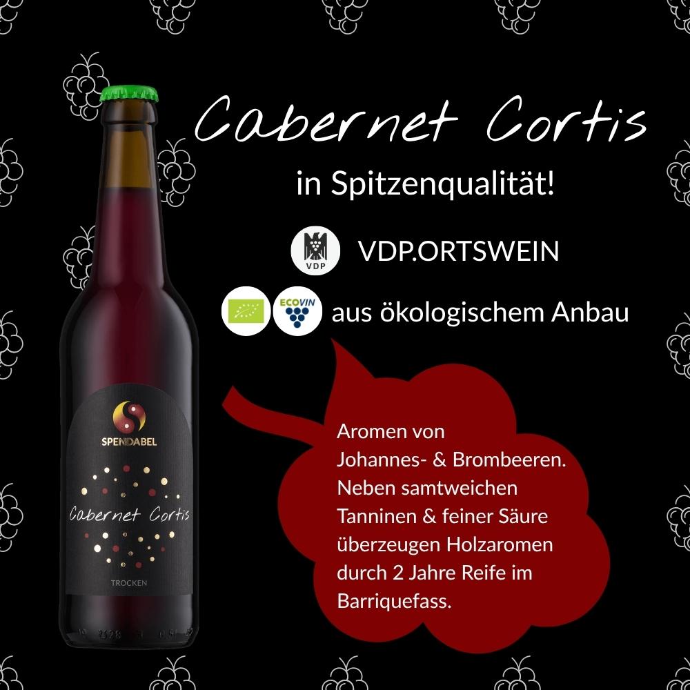 Spitzenqualität für SPENDABEL Cabernet Cortis: EU Bio, Ecovin und VDP Logo und Geschmacksprofil von Johannes- und Brombeerenaromen, samtweichen Tanninen und feiner Säure neben Holzaromen durch zwei Jahre Reife im Barriquefass auf rotem Weintrauben-Icon.