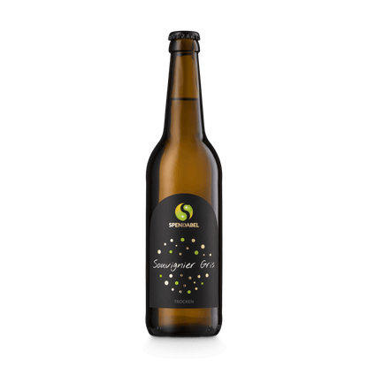 Flasche SPENDABEL Souvignier Gris Premium trocken in der braunen 0,5L Mehrwegflasche mit schwarzem Etikett und schwarzem Kronkorken